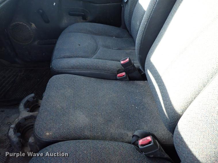 image for item DF8740 2005 Chevrolet Silverado 1500 pickup truck