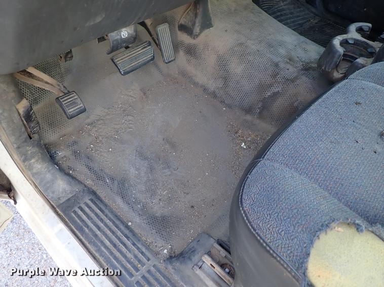 image for item DF8740 2005 Chevrolet Silverado 1500 pickup truck