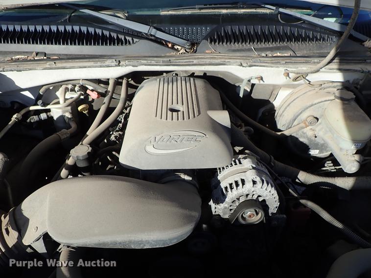 image for item DF8740 2005 Chevrolet Silverado 1500 pickup truck