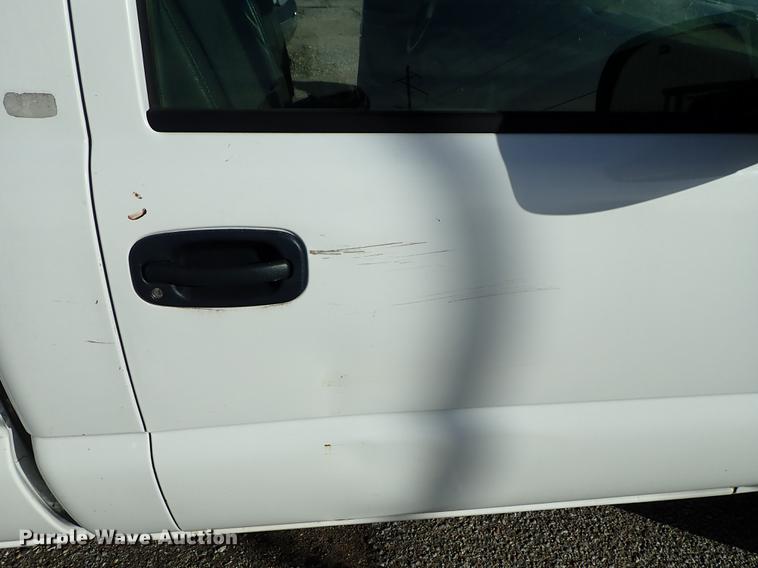 image for item DF8740 2005 Chevrolet Silverado 1500 pickup truck