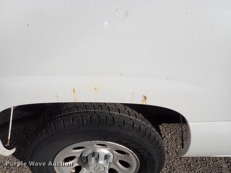 image for item DF8740 2005 Chevrolet Silverado 1500 pickup truck