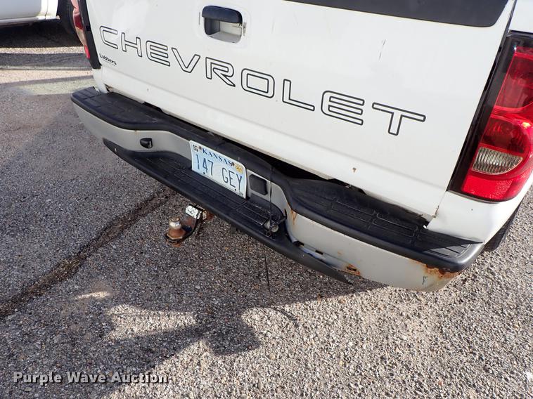 image for item DF8740 2005 Chevrolet Silverado 1500 pickup truck
