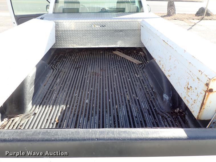 image for item DF8740 2005 Chevrolet Silverado 1500 pickup truck