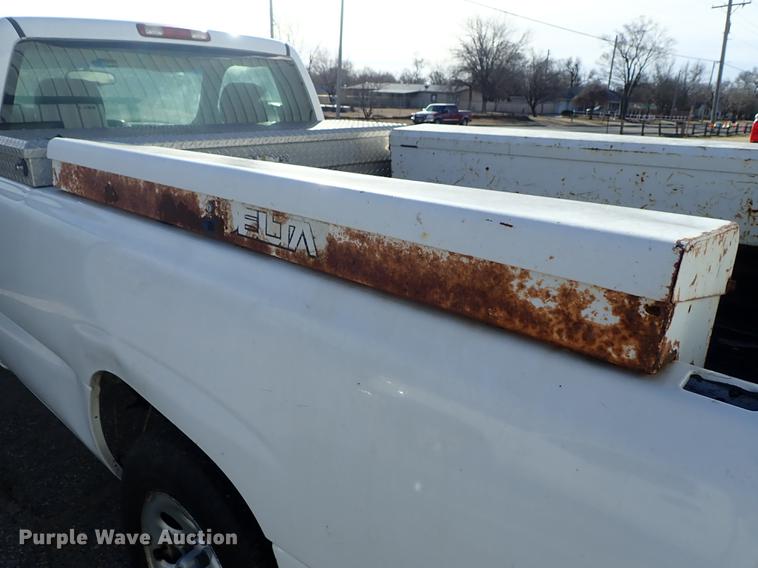 image for item DF8740 2005 Chevrolet Silverado 1500 pickup truck