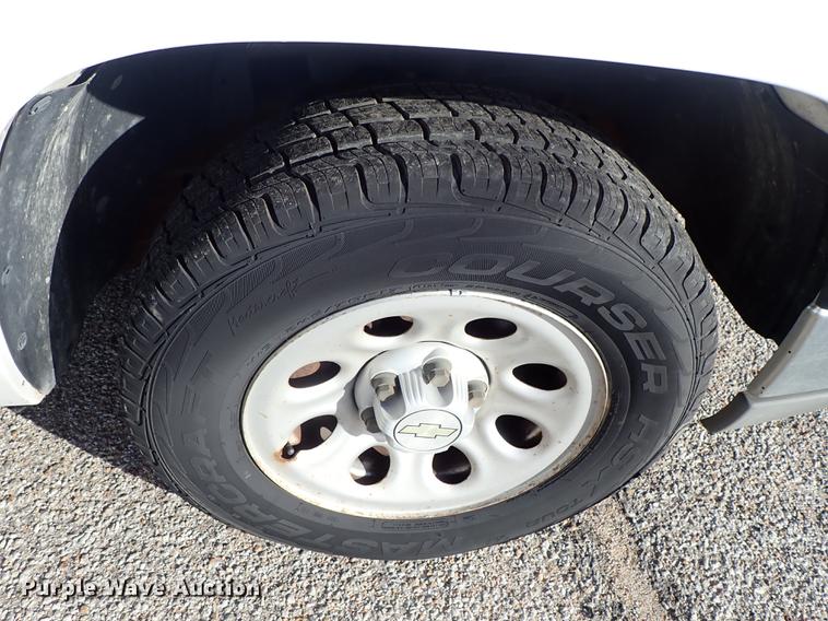 image for item DF8740 2005 Chevrolet Silverado 1500 pickup truck