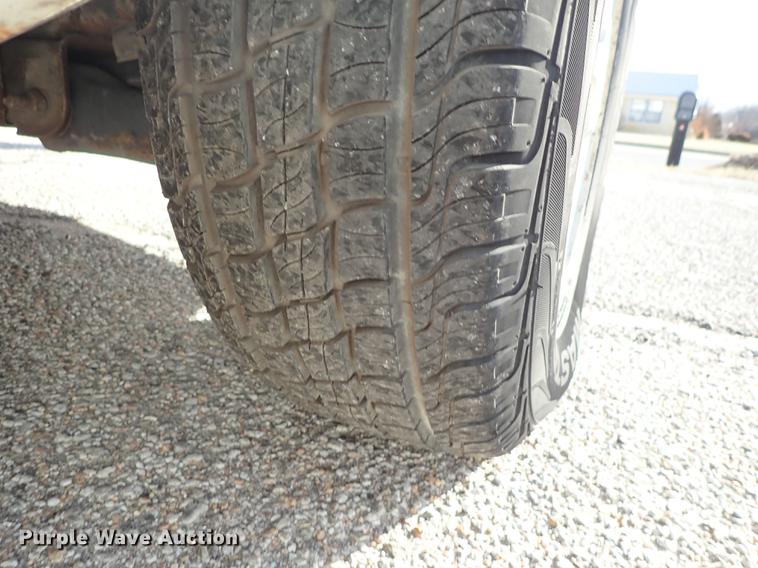 image for item DF8740 2005 Chevrolet Silverado 1500 pickup truck