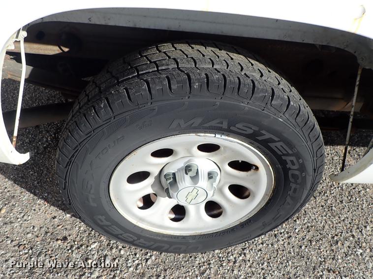 image for item DF8740 2005 Chevrolet Silverado 1500 pickup truck