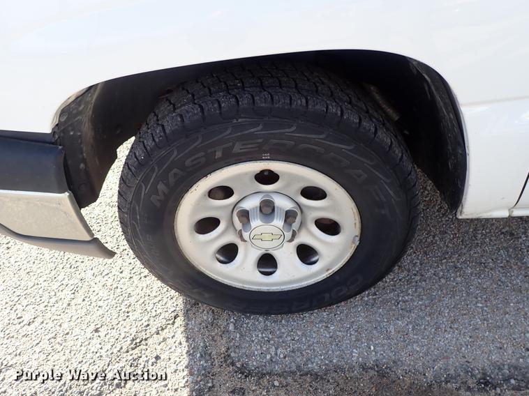 image for item DF8740 2005 Chevrolet Silverado 1500 pickup truck