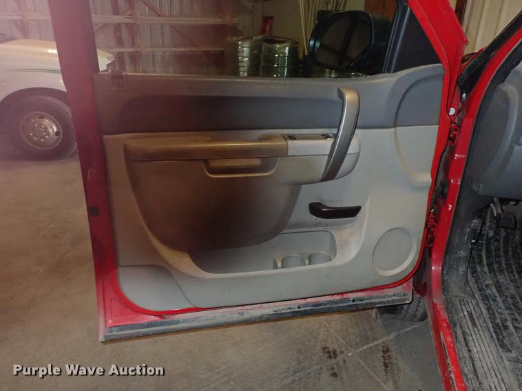 image for item DF8742 2011 Chevrolet Silverado 2500HD pickup truck