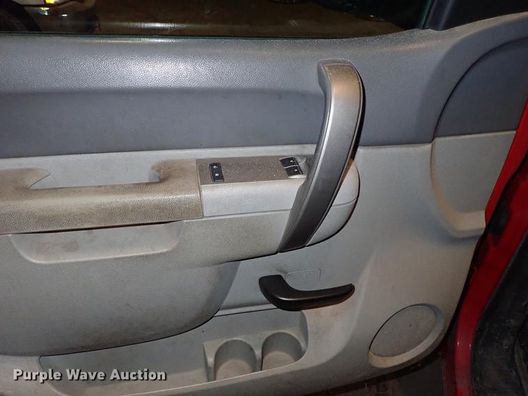 image for item DF8742 2011 Chevrolet Silverado 2500HD pickup truck