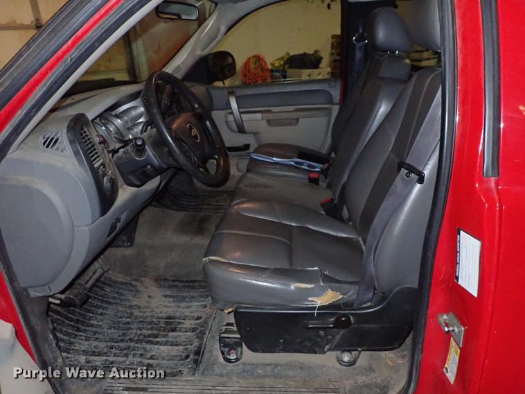 image for item DF8742 2011 Chevrolet Silverado 2500HD pickup truck