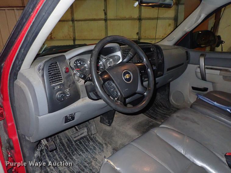 image for item DF8742 2011 Chevrolet Silverado 2500HD pickup truck