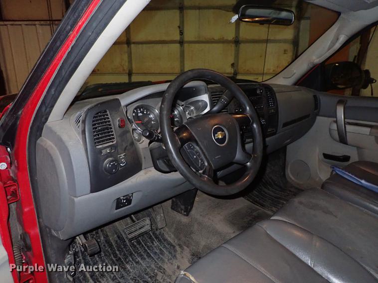 image for item DF8742 2011 Chevrolet Silverado 2500HD pickup truck