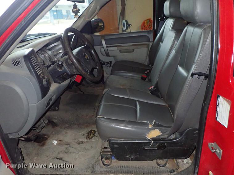 image for item DF8743 2011 Chevrolet Silverado 2500HD pickup truck