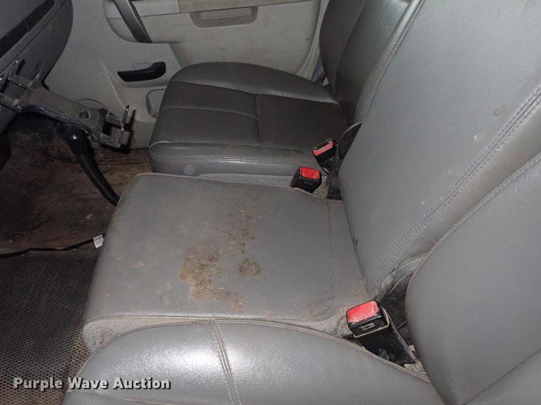 image for item DF8743 2011 Chevrolet Silverado 2500HD pickup truck