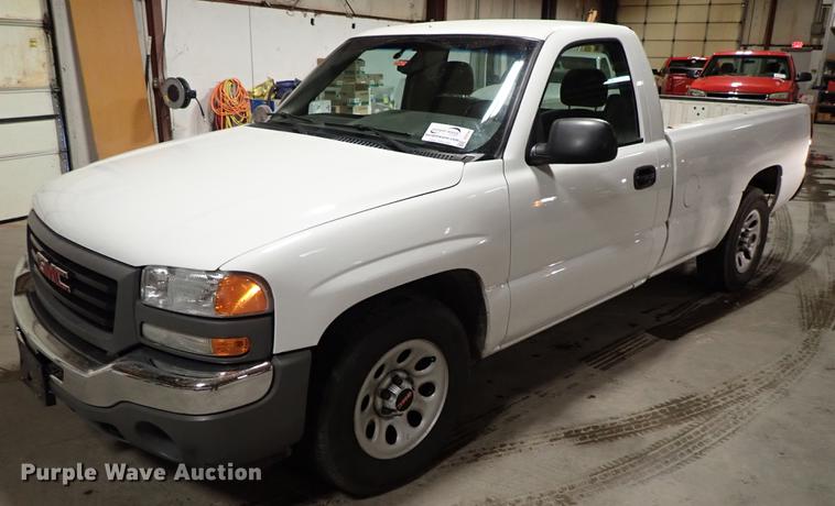 image for item DF8744 2006 GMC Sierra 1500 pickup truck