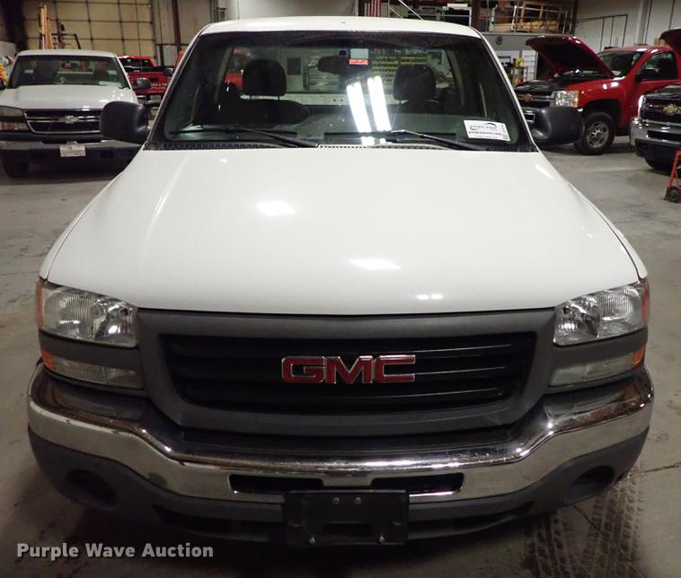 image for item DF8744 2006 GMC Sierra 1500 pickup truck