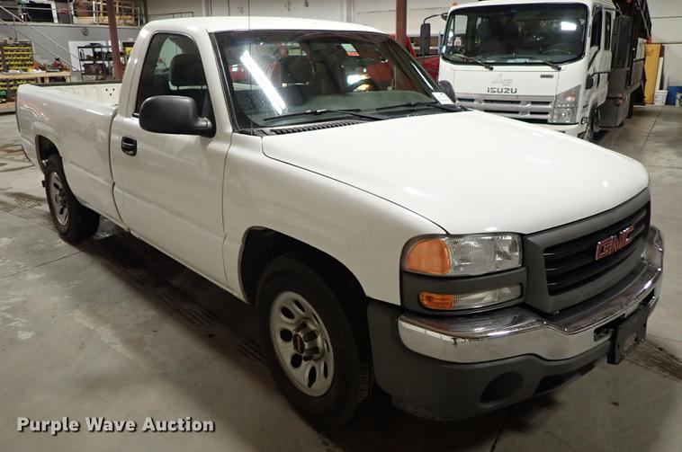 image for item DF8744 2006 GMC Sierra 1500 pickup truck