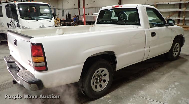 image for item DF8744 2006 GMC Sierra 1500 pickup truck