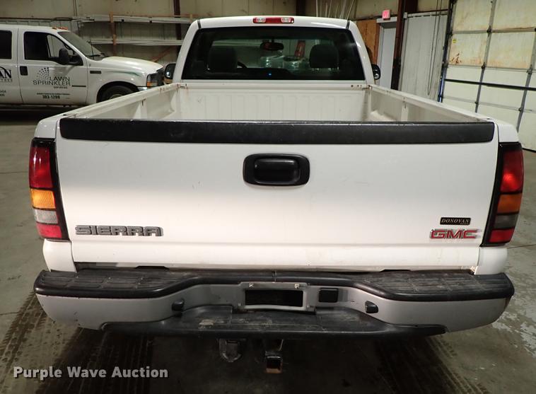 image for item DF8744 2006 GMC Sierra 1500 pickup truck