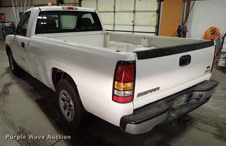 image for item DF8744 2006 GMC Sierra 1500 pickup truck