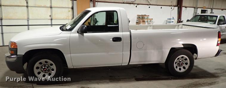 image for item DF8744 2006 GMC Sierra 1500 pickup truck