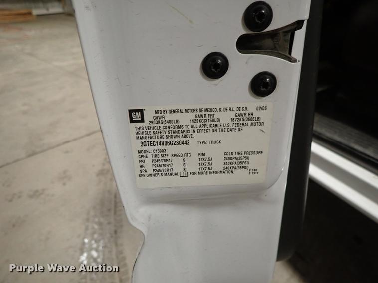 image for item DF8744 2006 GMC Sierra 1500 pickup truck