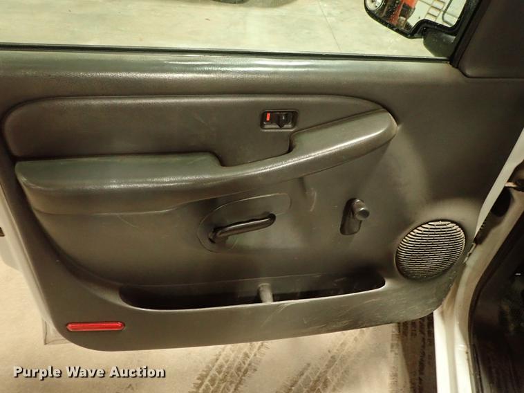 image for item DF8744 2006 GMC Sierra 1500 pickup truck