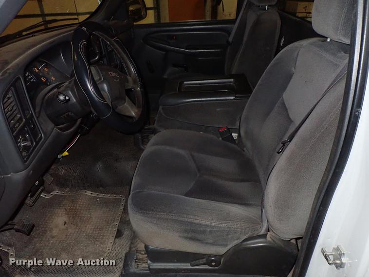 image for item DF8744 2006 GMC Sierra 1500 pickup truck