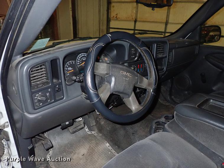 image for item DF8744 2006 GMC Sierra 1500 pickup truck