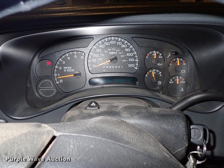 image for item DF8744 2006 GMC Sierra 1500 pickup truck