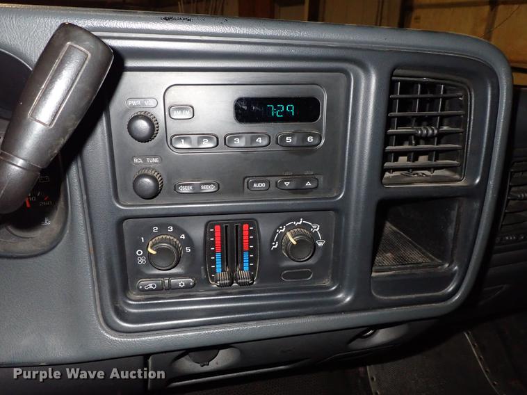 image for item DF8744 2006 GMC Sierra 1500 pickup truck