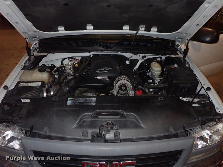 image for item DF8744 2006 GMC Sierra 1500 pickup truck