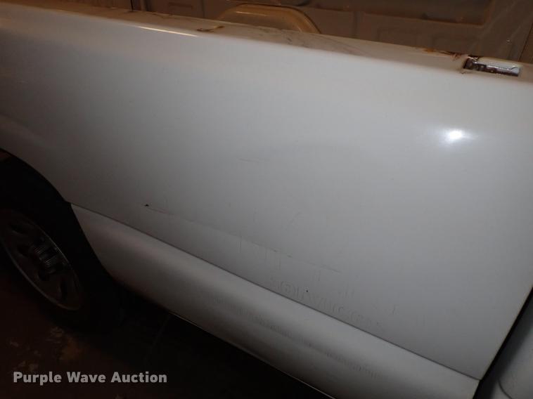 image for item DF8744 2006 GMC Sierra 1500 pickup truck