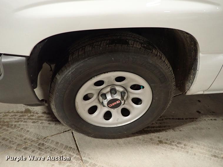 image for item DF8744 2006 GMC Sierra 1500 pickup truck