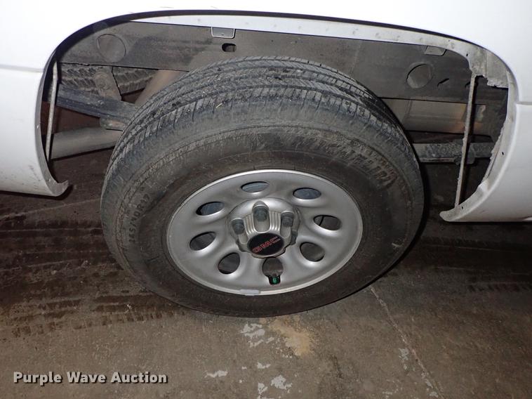 image for item DF8744 2006 GMC Sierra 1500 pickup truck