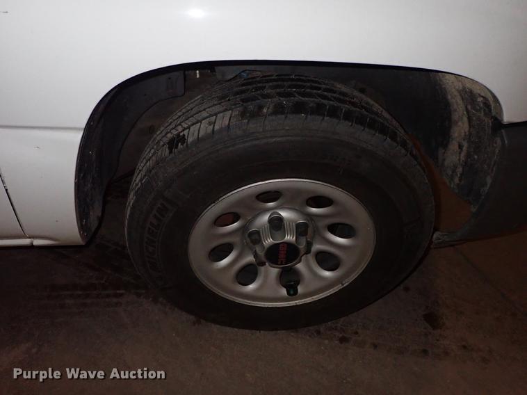 image for item DF8744 2006 GMC Sierra 1500 pickup truck