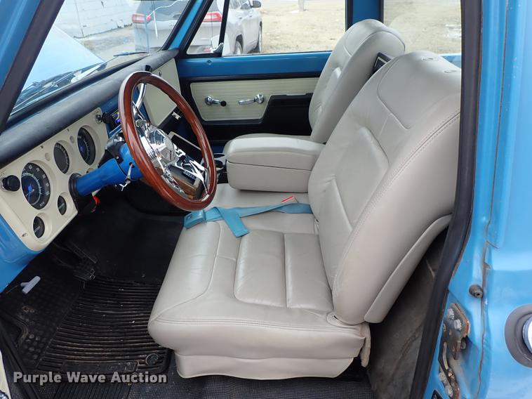 image for item DF8745 1972 GMC Sierra 1500 pickup truck