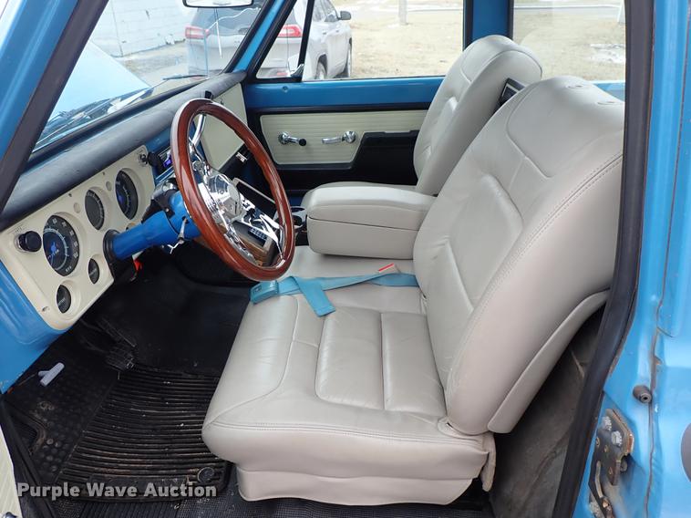 image for item DF8745 1972 GMC Sierra 1500 pickup truck