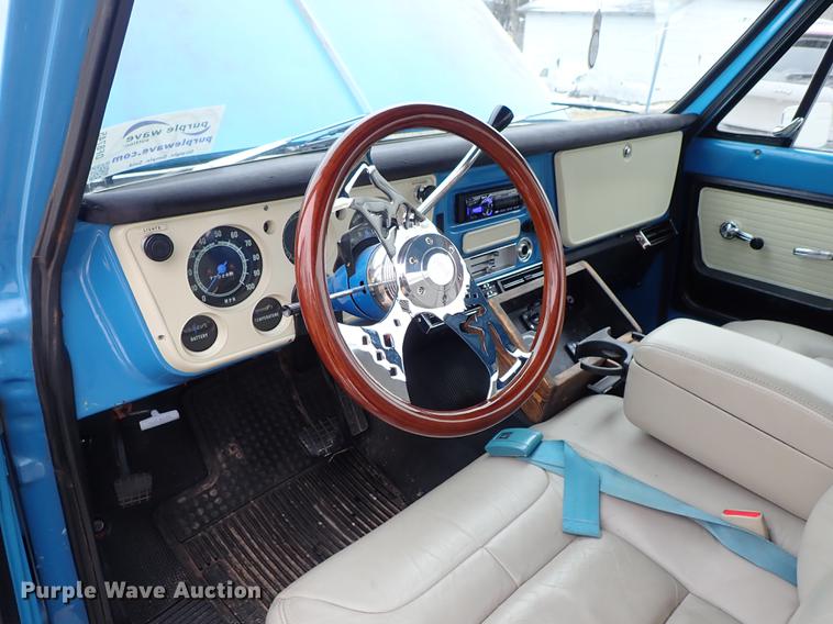 image for item DF8745 1972 GMC Sierra 1500 pickup truck