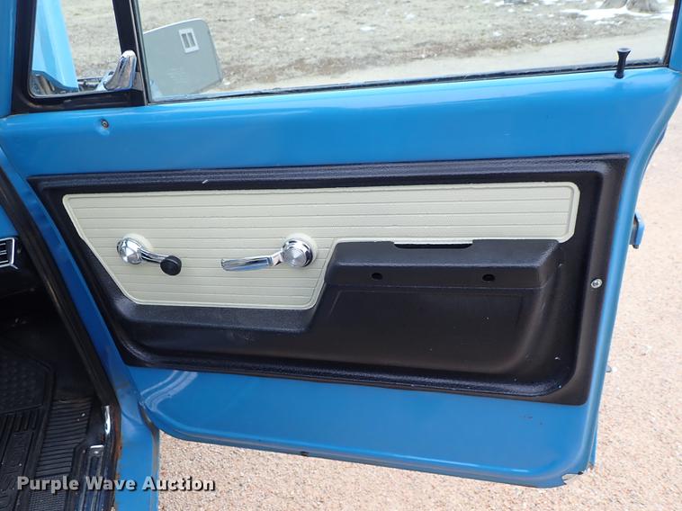 image for item DF8745 1972 GMC Sierra 1500 pickup truck