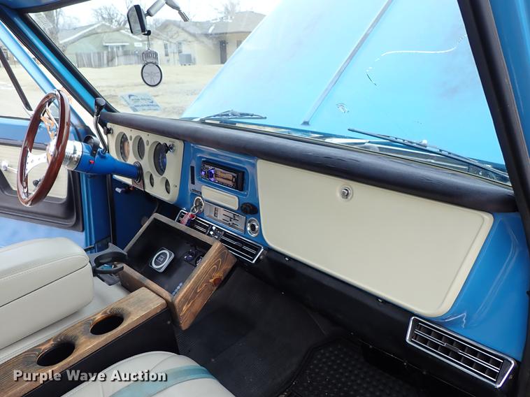 image for item DF8745 1972 GMC Sierra 1500 pickup truck