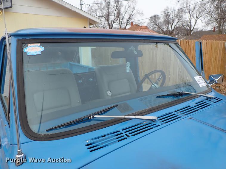 image for item DF8745 1972 GMC Sierra 1500 pickup truck