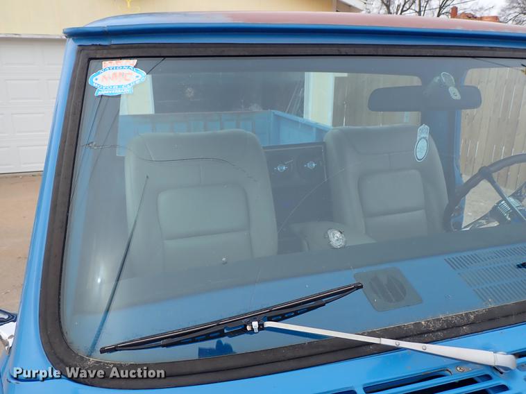 image for item DF8745 1972 GMC Sierra 1500 pickup truck