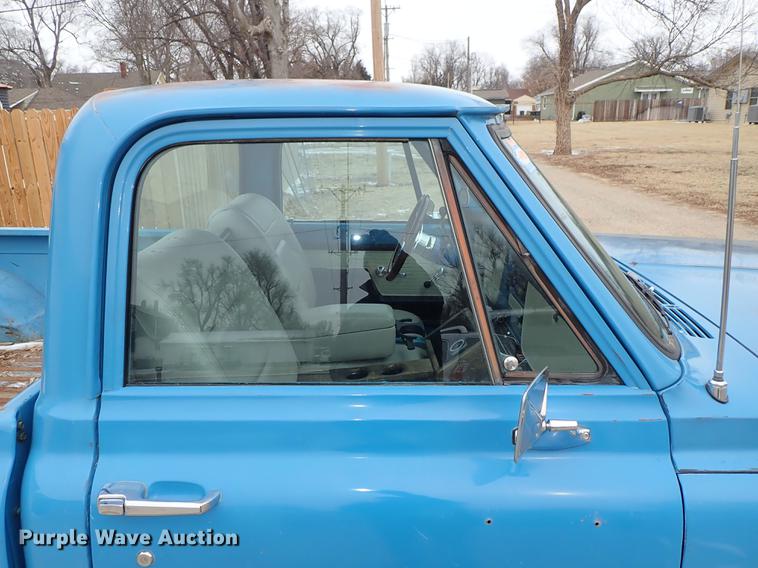 image for item DF8745 1972 GMC Sierra 1500 pickup truck