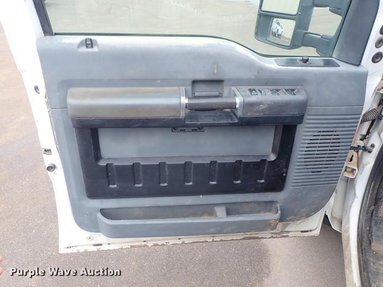 image for item DF8746 2011 Ford F550 Crew Cab utility truck