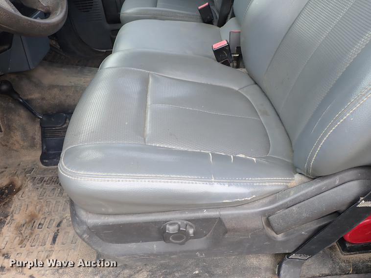 image for item DF8746 2011 Ford F550 Crew Cab utility truck