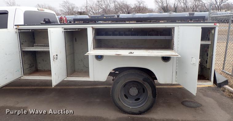 image for item DF8746 2011 Ford F550 Crew Cab utility truck