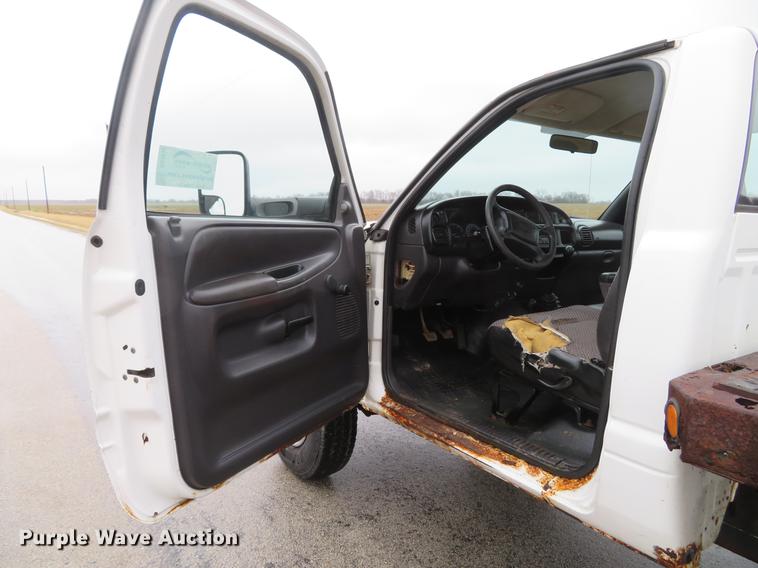 image for item DG3843 2002 Dodge Ram 3500 flatbed pickup truck