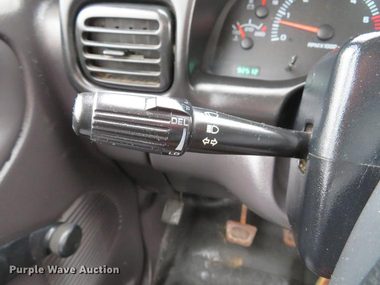 image for item DG3843 2002 Dodge Ram 3500 flatbed pickup truck